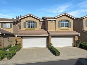 Building Photo - Bright & Spacious 2-Bedroom Home in Mira Mesa