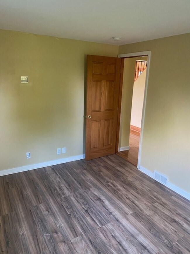 Building Photo - 124 Maxwell Ave