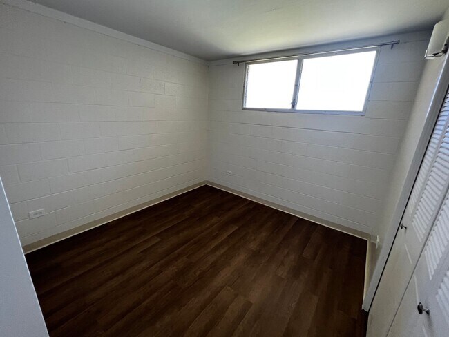 Building Photo - Pearl Manor Apts/2BD/1BA/1PK
