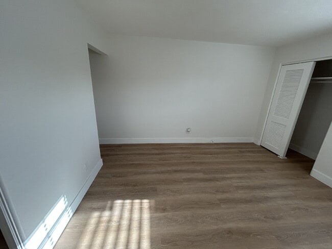 Building Photo - "Cozy 1-Bed Retreat in St. Pete's Heart – ...