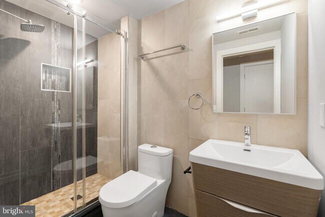 Building Photo - 2142 Master St