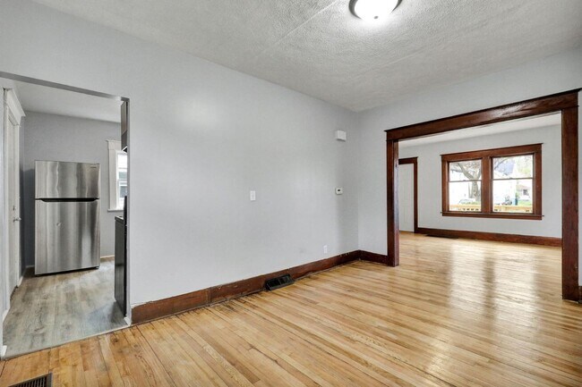 Building Photo - 1136 W Allegan St