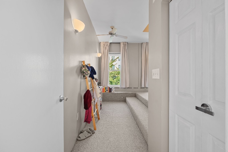 Building Photo - 1357 E St SE