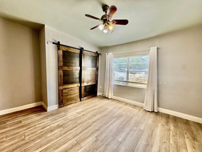 Building Photo - 1311 NE 42nd St