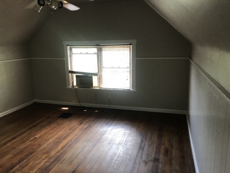 Building Photo - 517 Fortune Ave