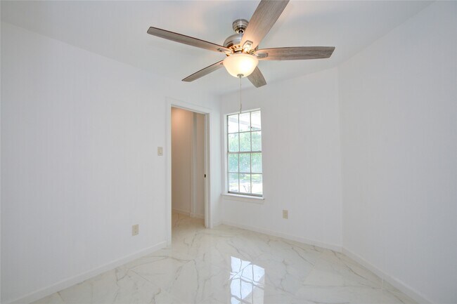 Building Photo - 4427 Waterfall Way