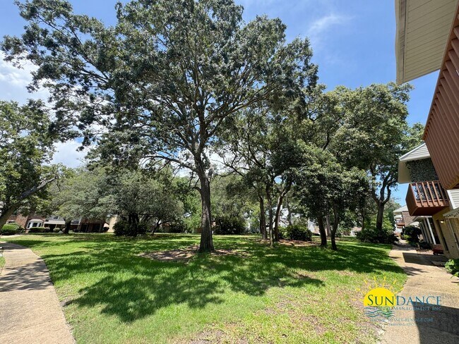 Building Photo - 133 4th Ave