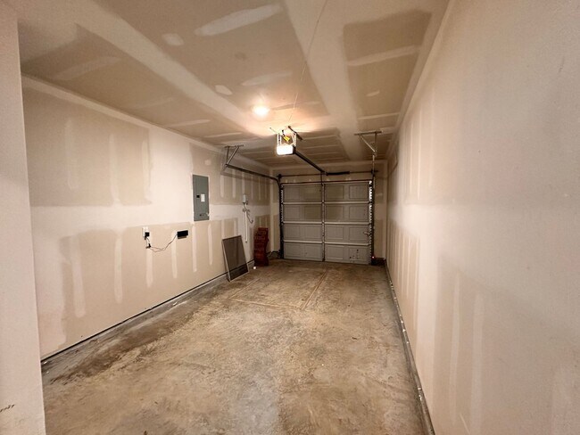 Building Photo - New 3 bedroom 2 1/2 bath home - Move in Deposit-Free! (If Qualified)