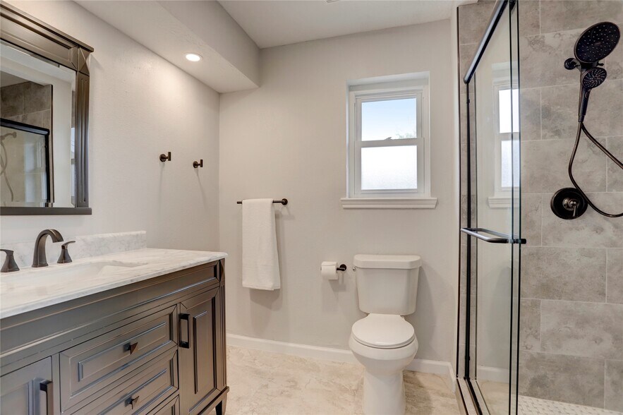 Building Photo - 327 Gentilly Dr