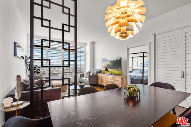 Building Photo - 900 W Olympic Blvd