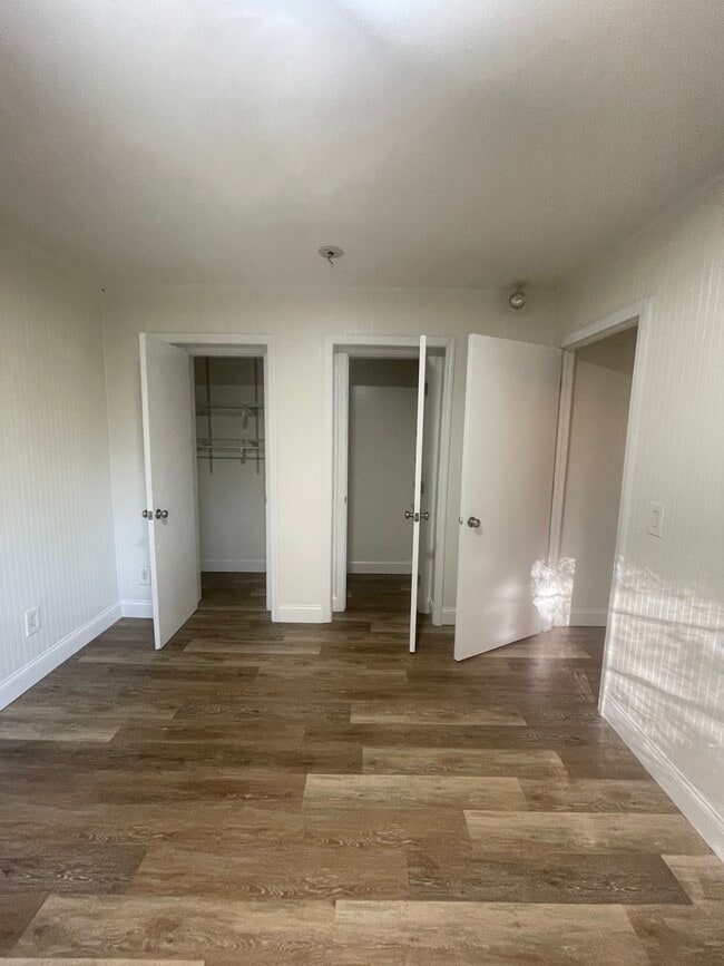 Building Photo - 187 Karen Dr