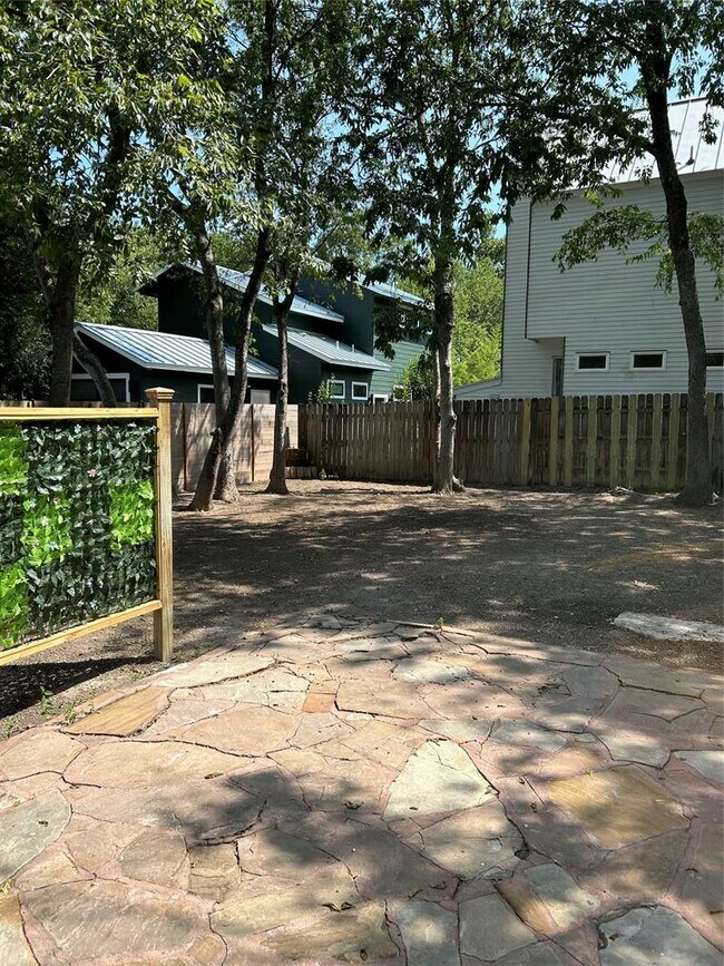 Building Photo - 2017 Karen Ave