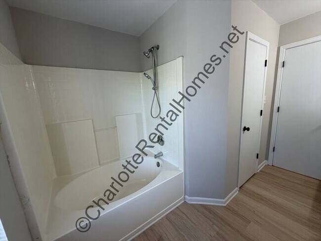 Building Photo - Updated 3 bedroom home in Concord with new kitchen & flooring!