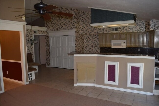 Building Photo - 512 Rosewood Ln
