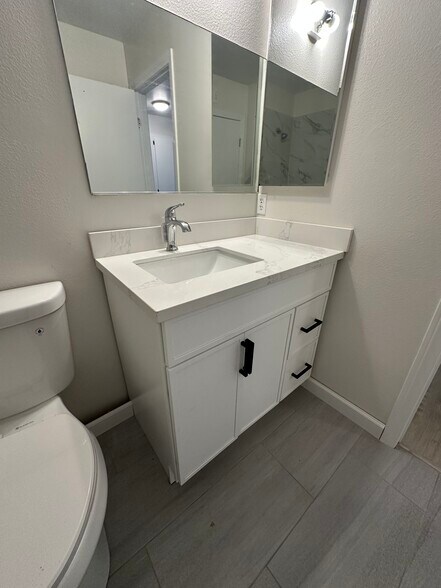 2nd Bathroom in 2nd bedroom - 10208 Beach St