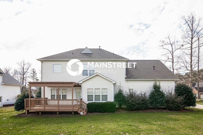 Building Photo - 4 Bedroom Pet-Friendly Home in Matthews, NC with Main Street Renewal