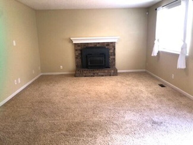 Building Photo - Spacious 4 bedroom in Finn Hill/Juanita area in a cul-de-sac with large backyard