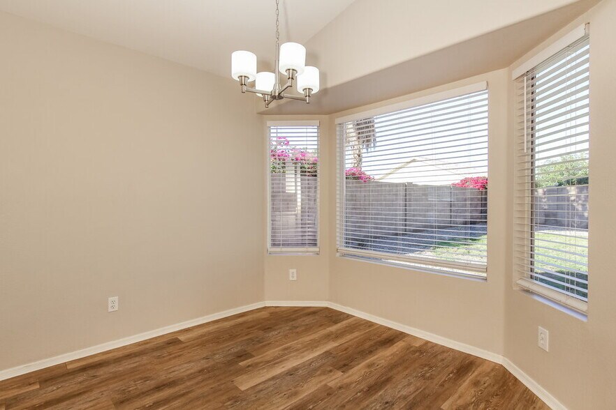 Building Photo - 12218 W Cambridge Ave