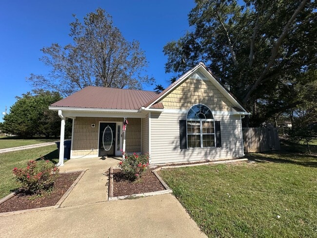 Primary Photo - 1311 Circle Dr