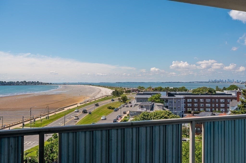 Balcony - 300 Lynn Shore Dr