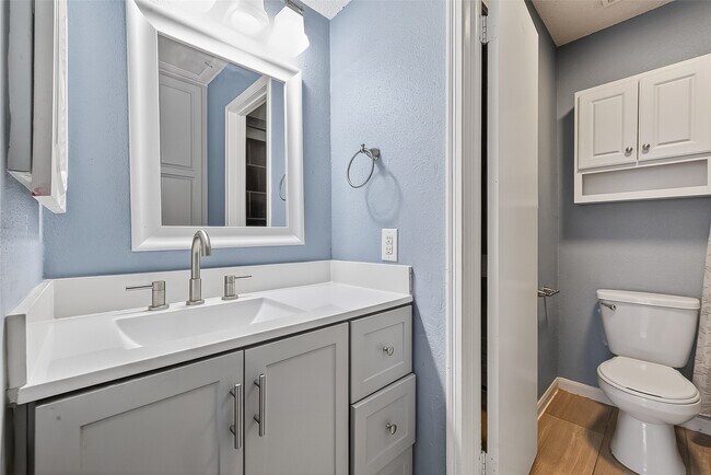 Building Photo - 10615 Briar Forest Dr