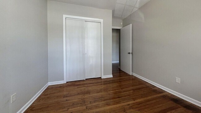 Building Photo - 2 & 3 Bedroom Townhomes in West Ashley