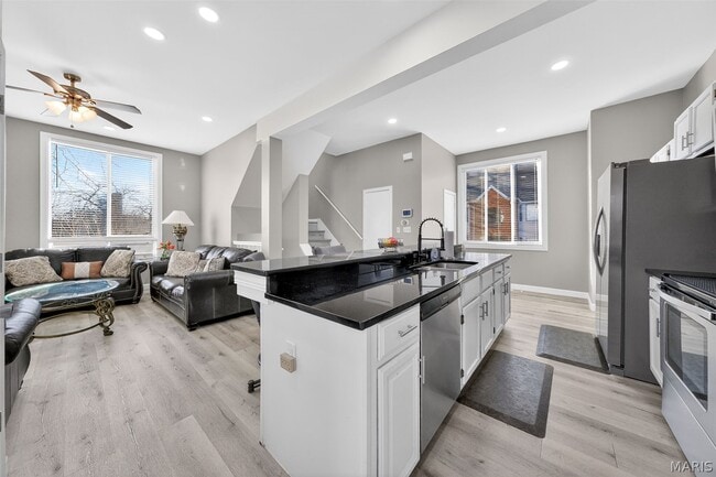 Building Photo - 28 Columbus Square Dr