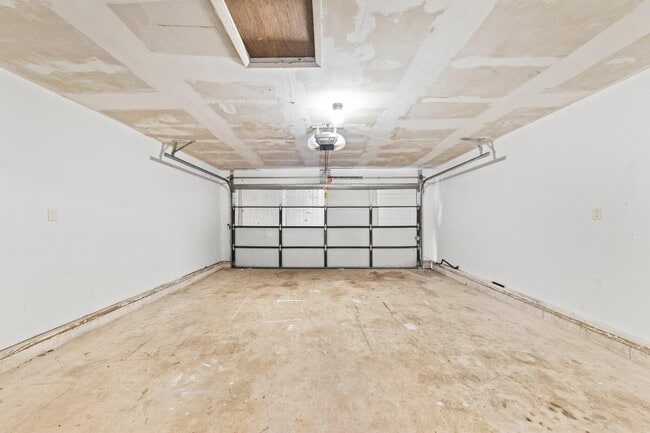 Building Photo - 403 Anchors St