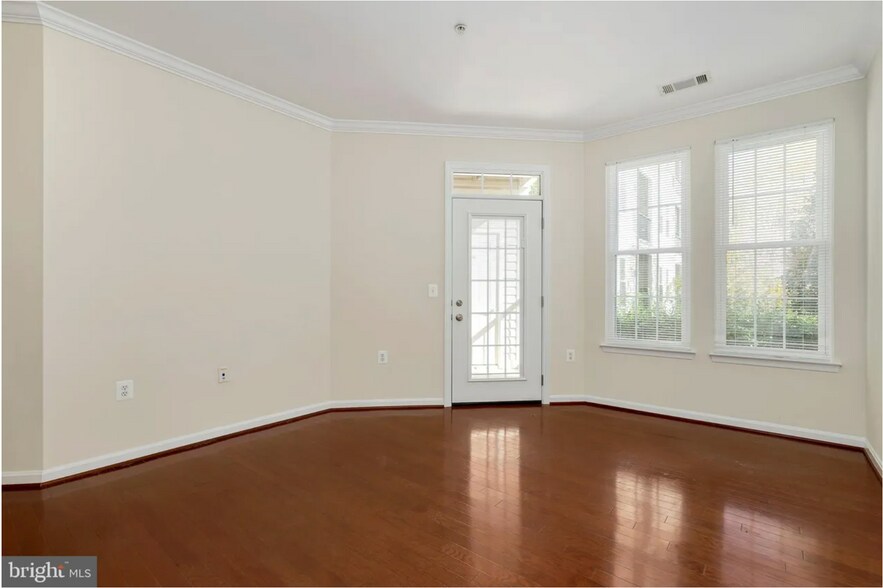 Building Photo - 2055 26th St S