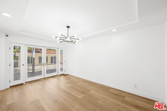 Building Photo - 244 S Almont Dr