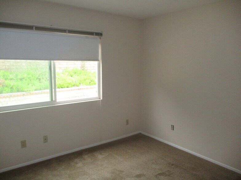 Building Photo - 3155 Crazy Horse Dr