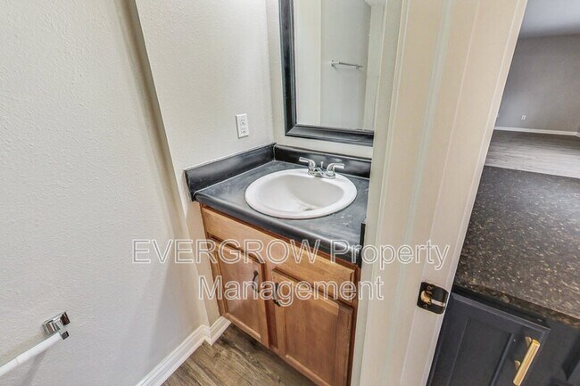 Building Photo - 1115 Spend a Buck Ct