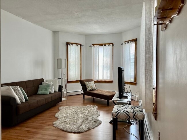 Primary Photo - 42 Lopez St