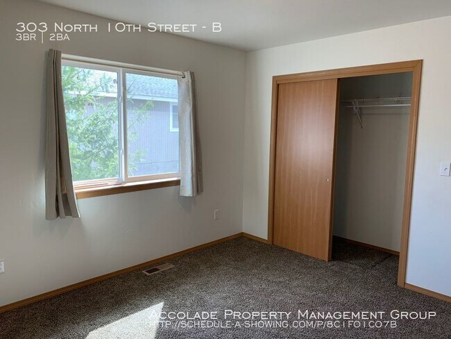 Building Photo - Brand new Duplex - Selah