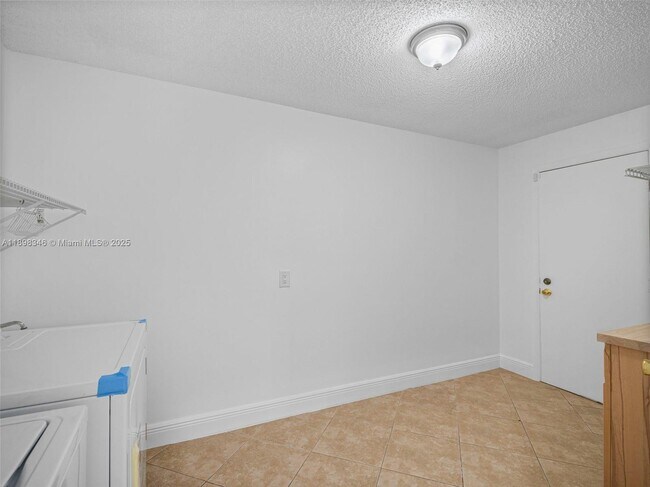 Building Photo - 15531 SW 54th Terrace