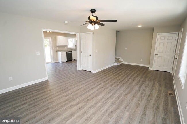 Building Photo - 621 Cedar St