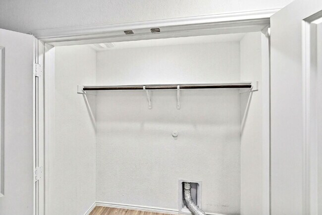 Building Photo - UP TO 1 MONTH FREE RENT!!! No Stairs, No Carpet, No Compromises.