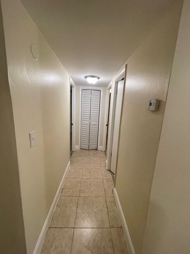 Building Photo - 15225 NE 6th Ave