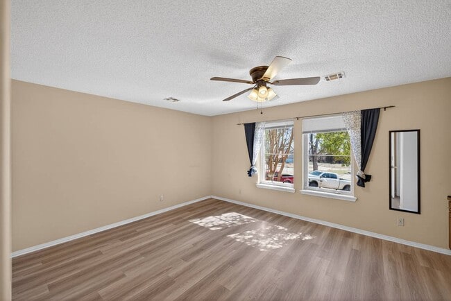 Building Photo - 1910 W 4th St S