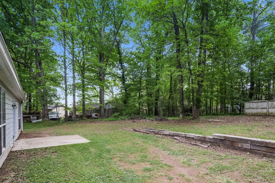 Building Photo - 8391 Taylor Rd