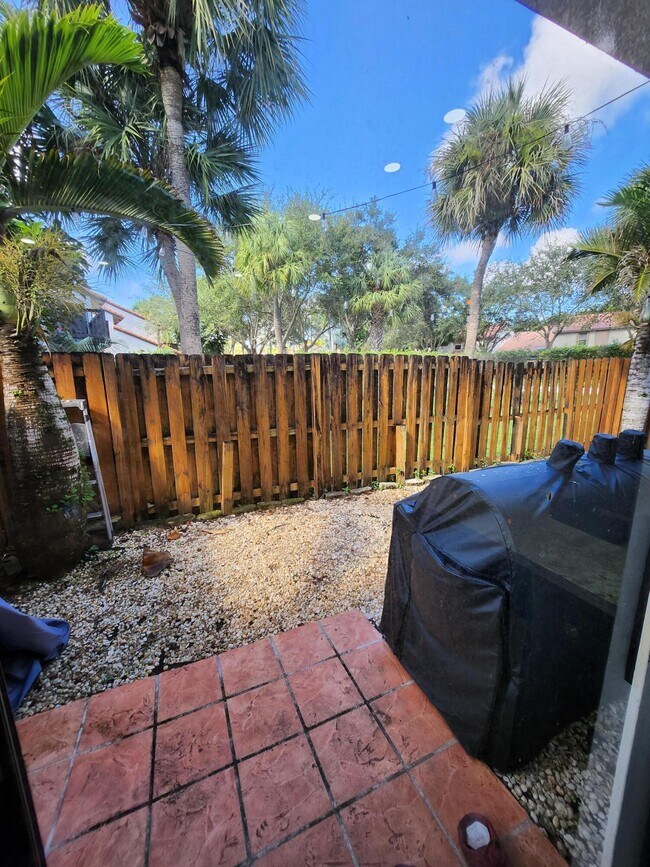 Building Photo - 5705 Fox Hollow Dr