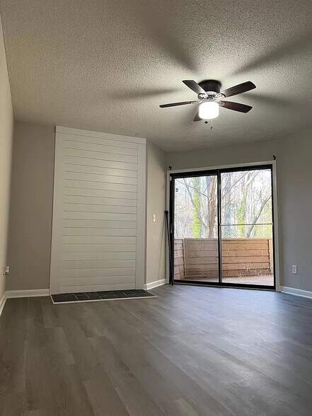Building Photo - Room in Condo on Sharon Chase Dr