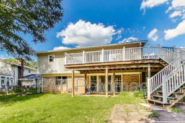 Building Photo - 5406 Parkvale Terrace