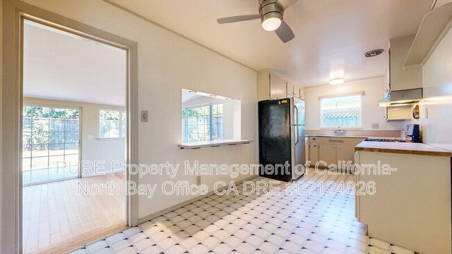 Building Photo - 652 Corlano Ave