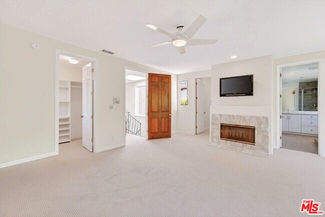 Building Photo - 16015 W Northfield St