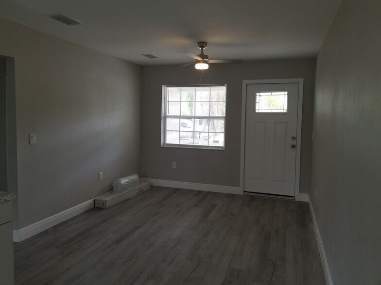 Building Photo - 2642-2648 Michigan Ave