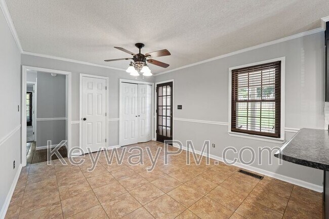 Building Photo - 255 Silver Maple Rd
