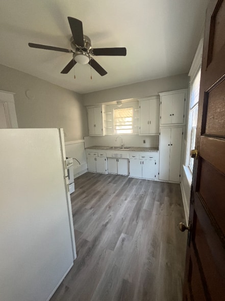 Primary Photo - 2158-2160-2160 N 48th St