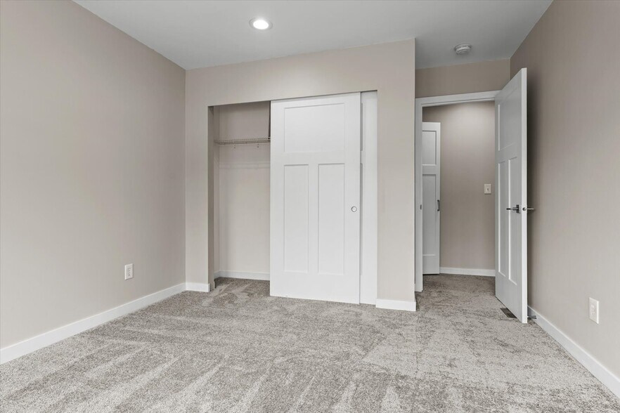 Building Photo - 501 23rd Ave S