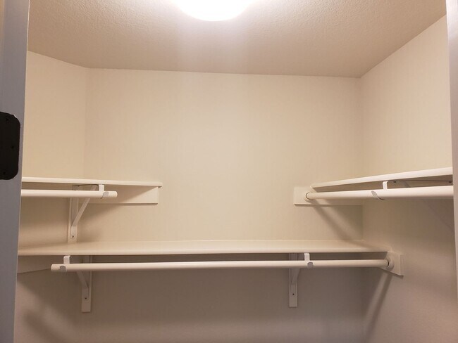 Building Photo - Town home for rent